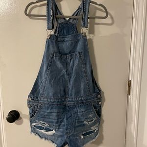 American Eagle Jean Short Overalls. Size L. Like New.